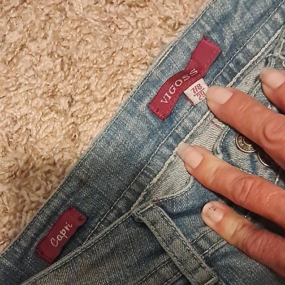 (7) Vigoss Women's Capri Jeans Size 7/8